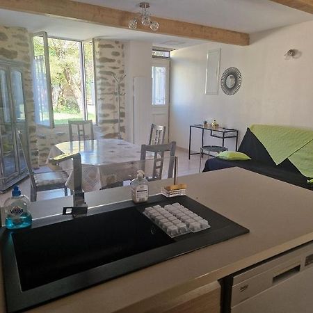 La Glycine Villa Sinsat Bagian luar foto