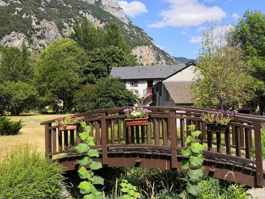 La Glycine Villa Sinsat Bagian luar foto